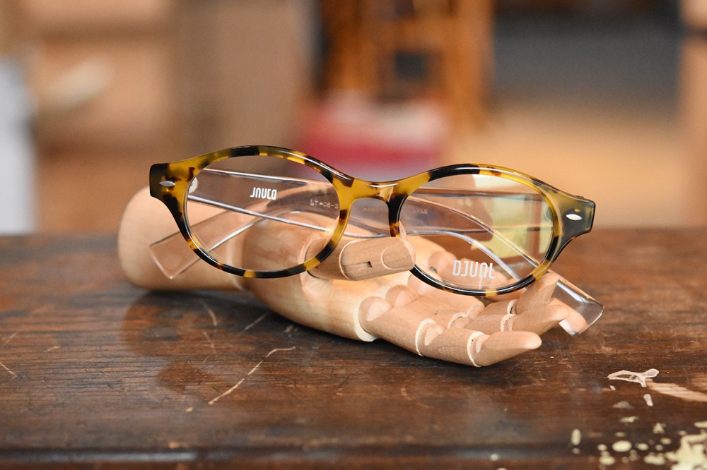 セルロイドの魅力をメガネで表現したDJUAL（デュアル） | メガネ