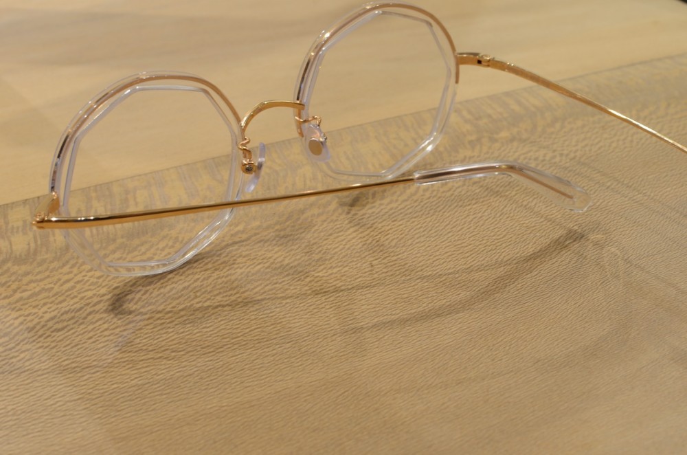 8角形の特徴的なフレーム megane and me | メガネ＆サングラスの